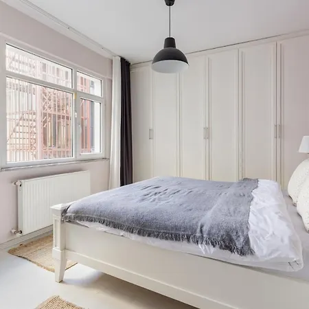 Centrally Located Stylish Flat In Nisantasi Apartment