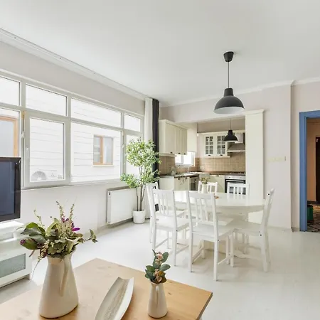 Centrally Located Stylish Flat In Nisantasi Apartment *